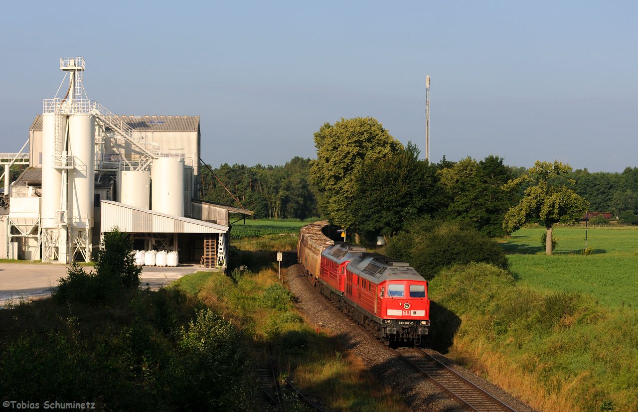 Gemütlich konnte man auch "aufziehen" und den Zug mit dem Feldspat-Werk der Firma Gottfried umsetzen.