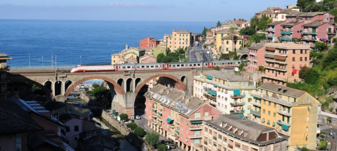 Eisenbahn an der Küste Liguriens