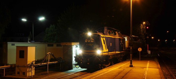 Nachtfoto-Spezial: Die EVB mit Ölzug in Furth im Wald